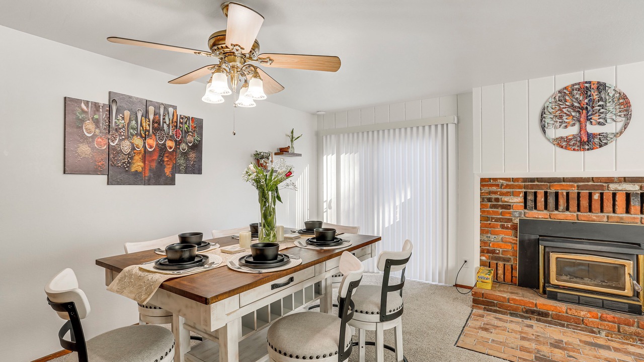 Photo of Livingroom in Burney
