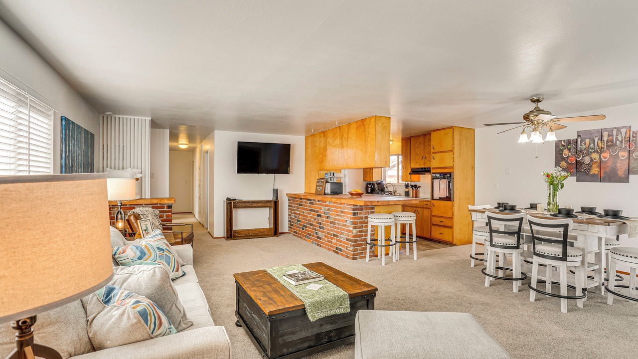 Photo of Livingroom in Burney
