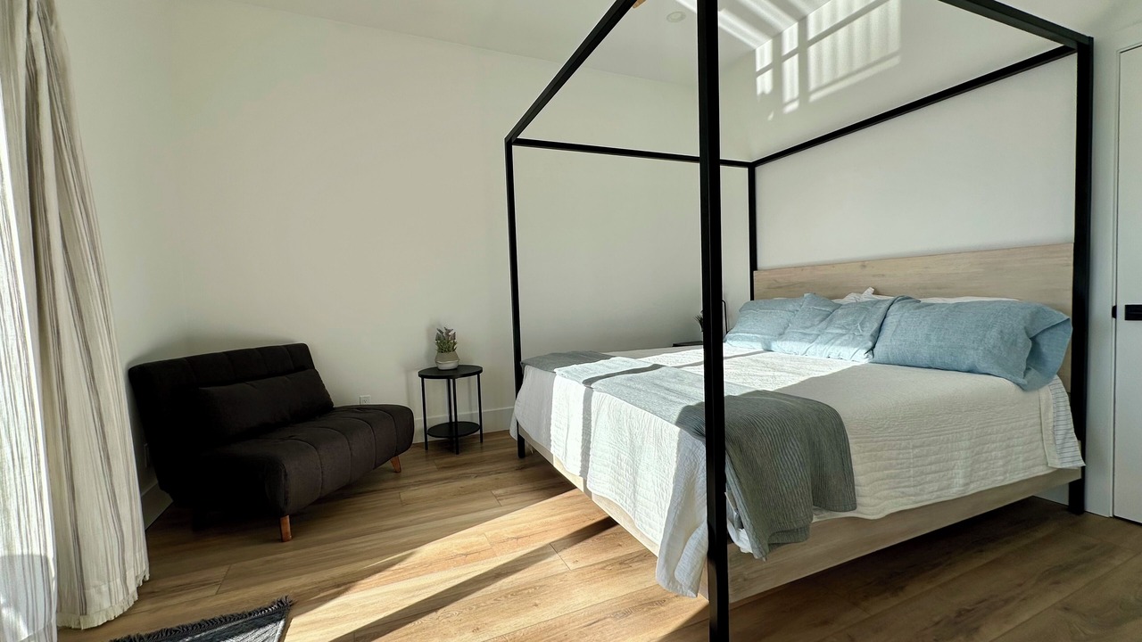 Photo of Bedroom in Oak Shores