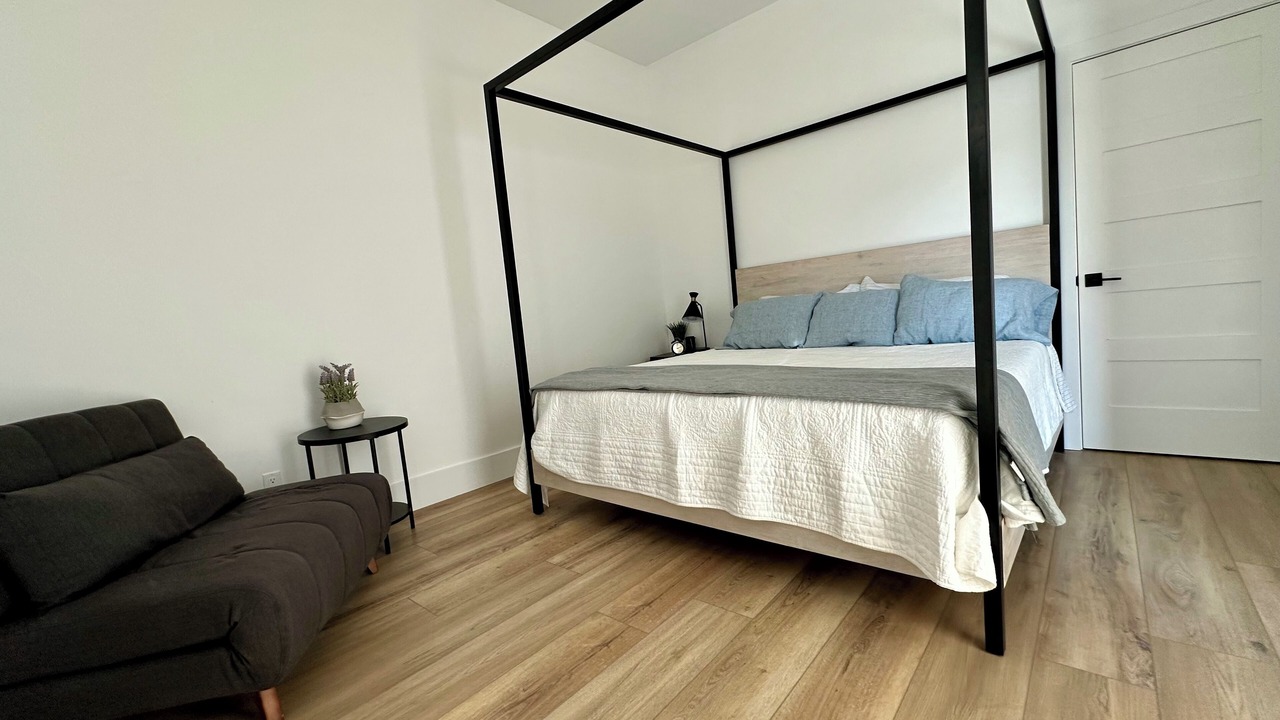 Photo of Bedroom in Oak Shores