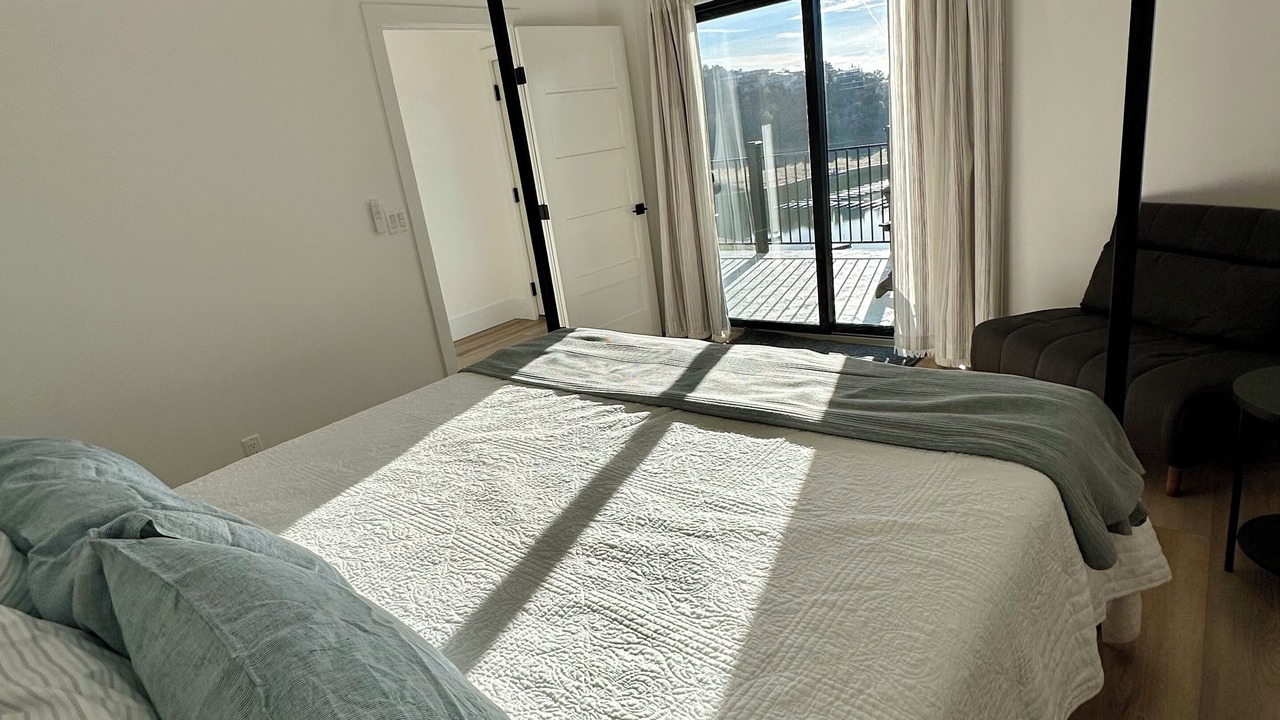 Photo of Bedroom in Oak Shores