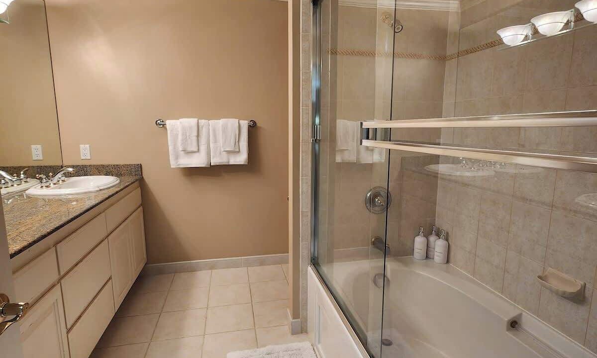 Photo of Bathroom in Monterey Ter