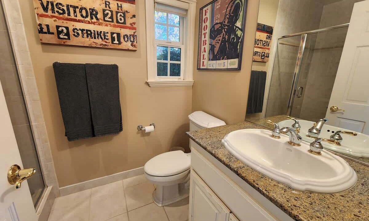 Photo of Bathroom in Monterey Ter