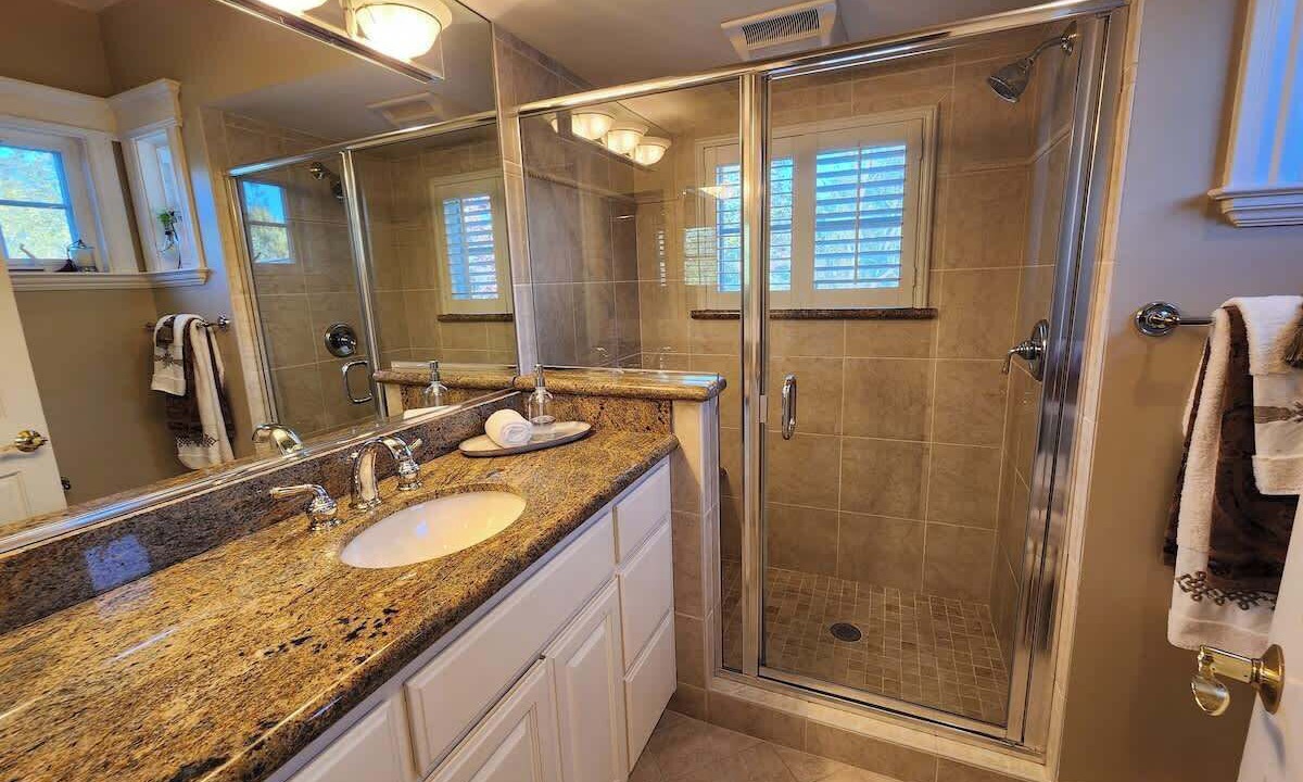 Photo of Bathroom in Monterey Ter