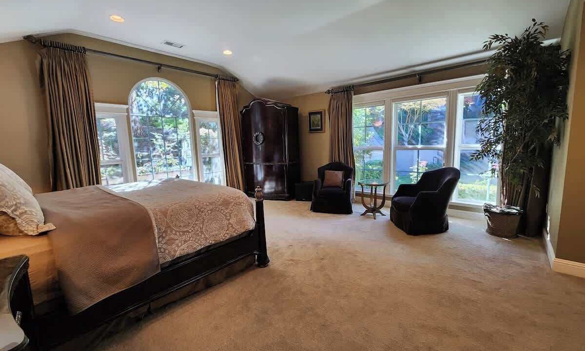 Photo of Bedroom in Monterey Ter