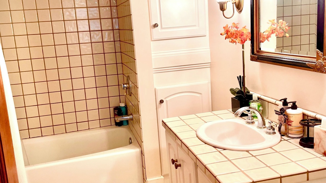 Photo of Bathroom in Hollywood District