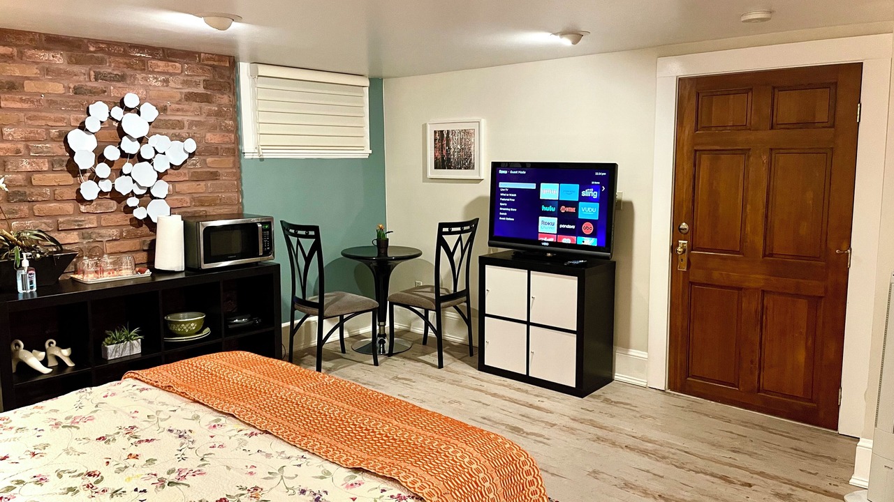 Photo of Bedroom in Hollywood District