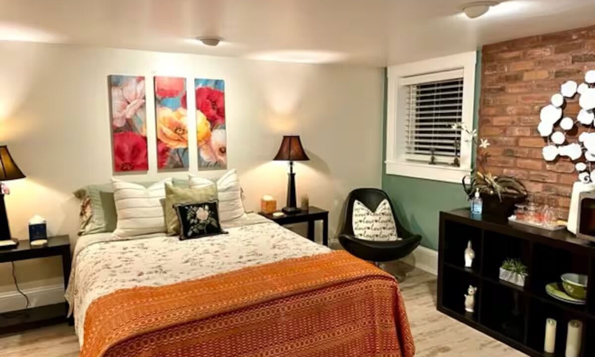 Photo of Bedroom in Hollywood District