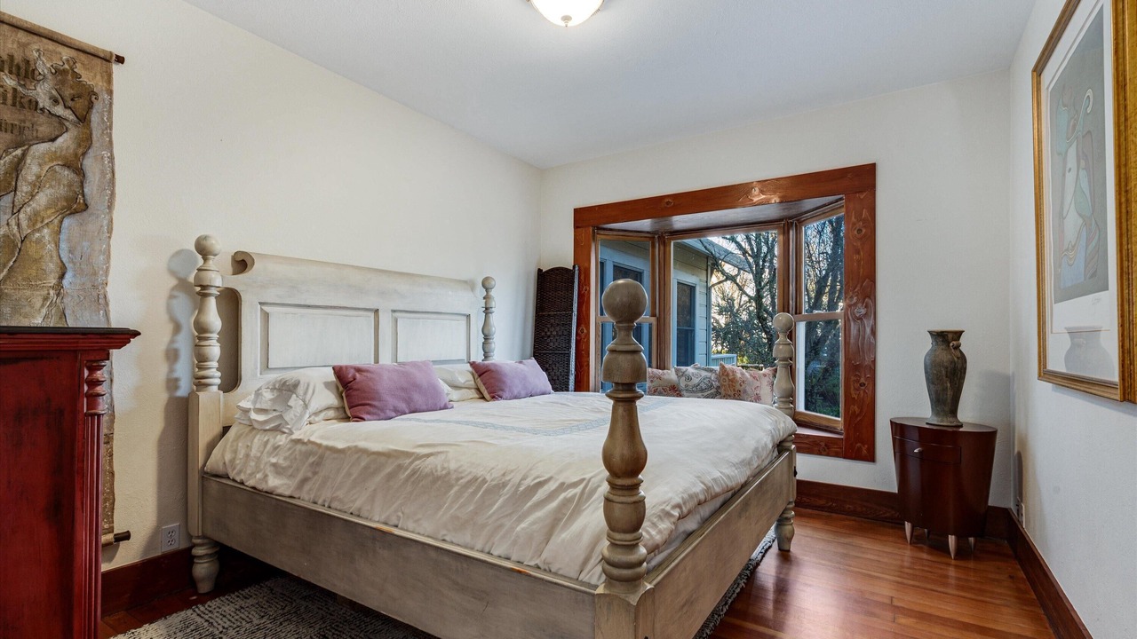 Photo of Bedroom in Geyserville