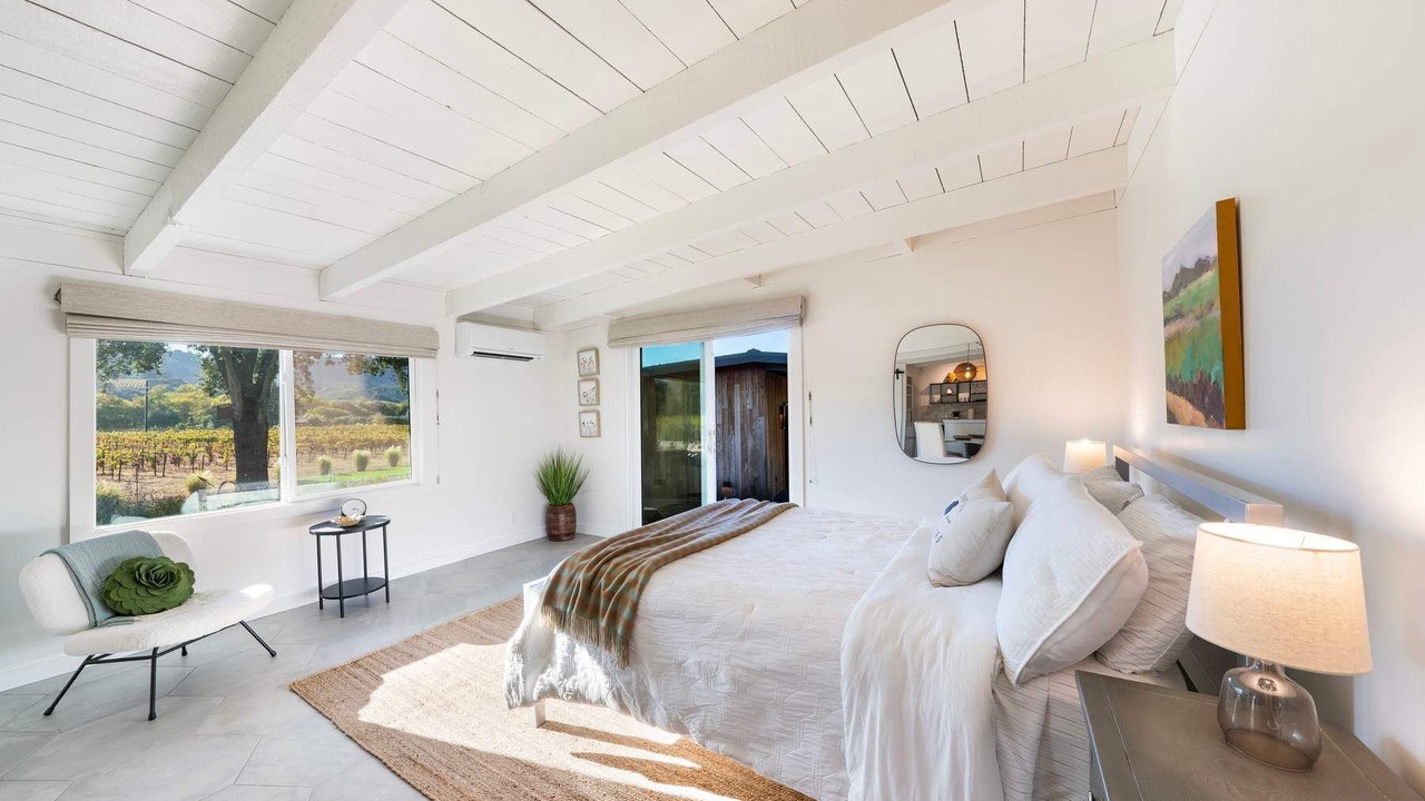 Photo of Bedroom in Geyserville