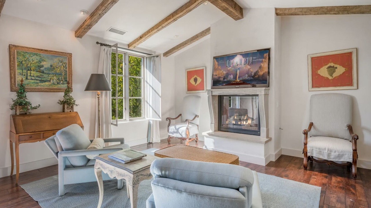 Photo of Livingroom in Rutherford