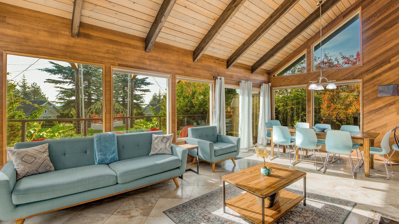 Photo of Livingroom in Old Evergreen Highway