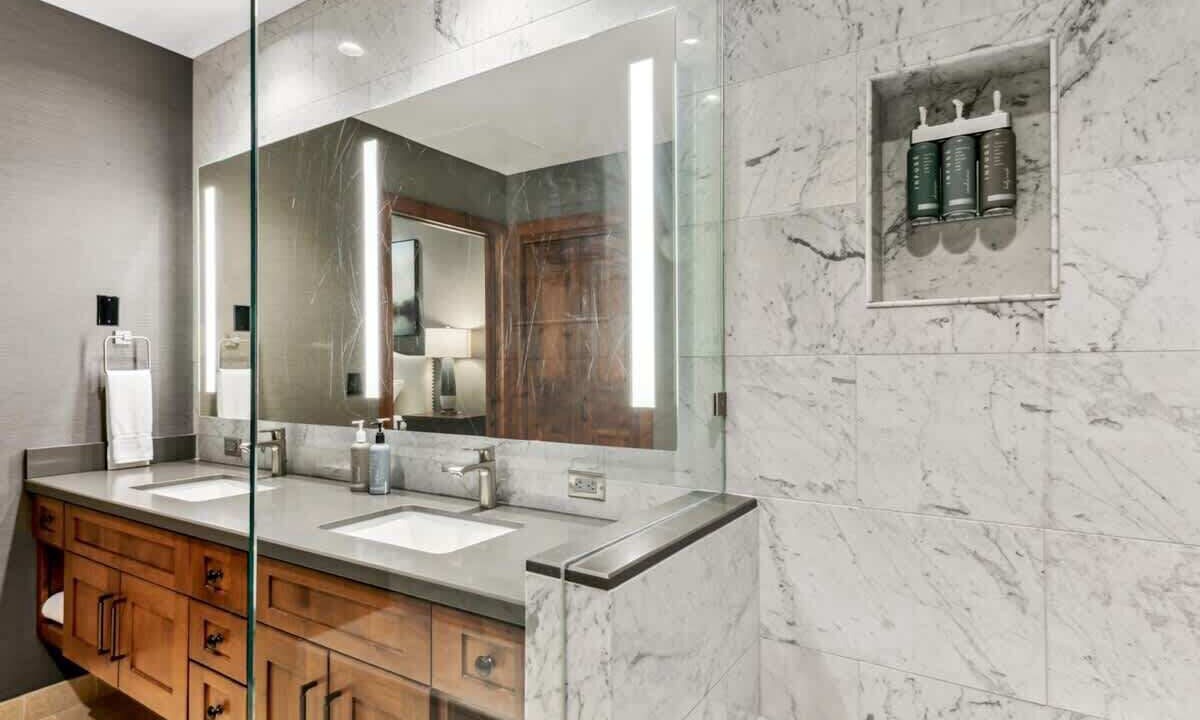 Photo of Bathroom in Lakeside Park