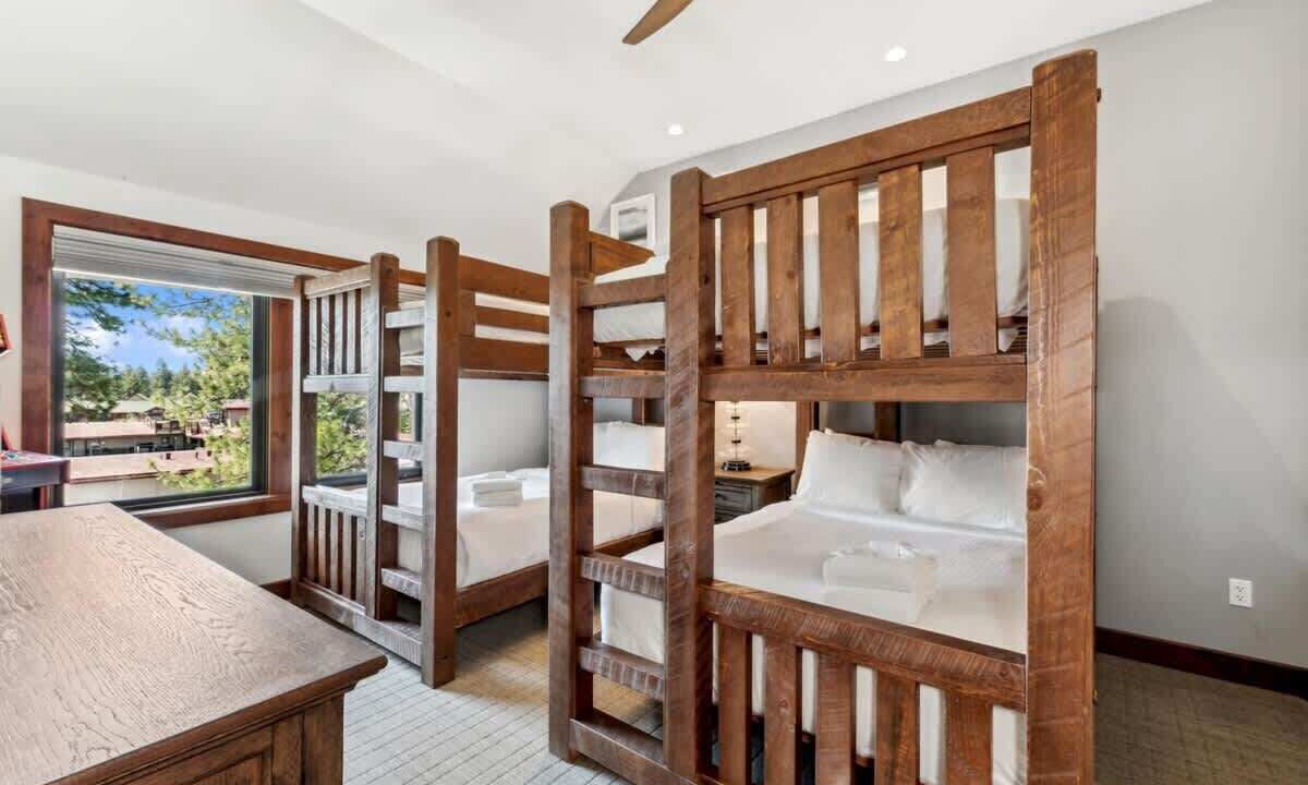 Photo of Bedroom in Lakeside Park