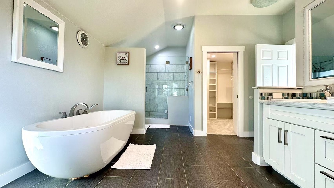 Photo of Bathroom in East Foothills