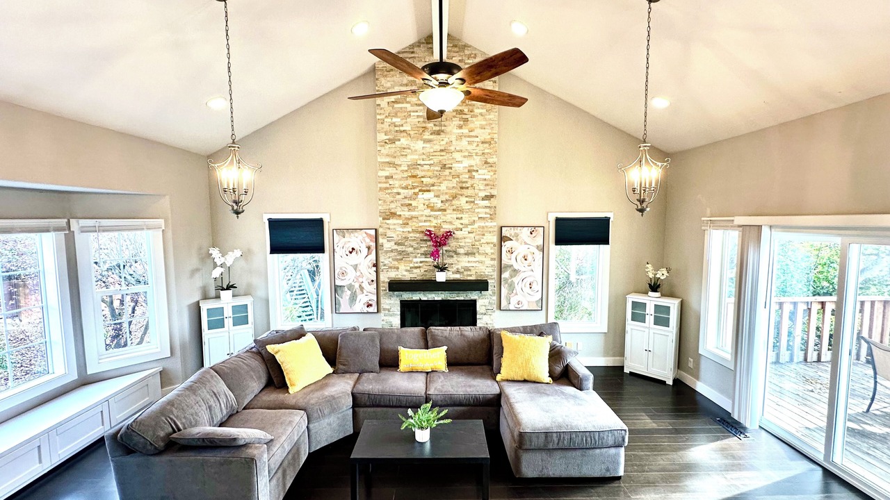 Photo of Livingroom in East Foothills