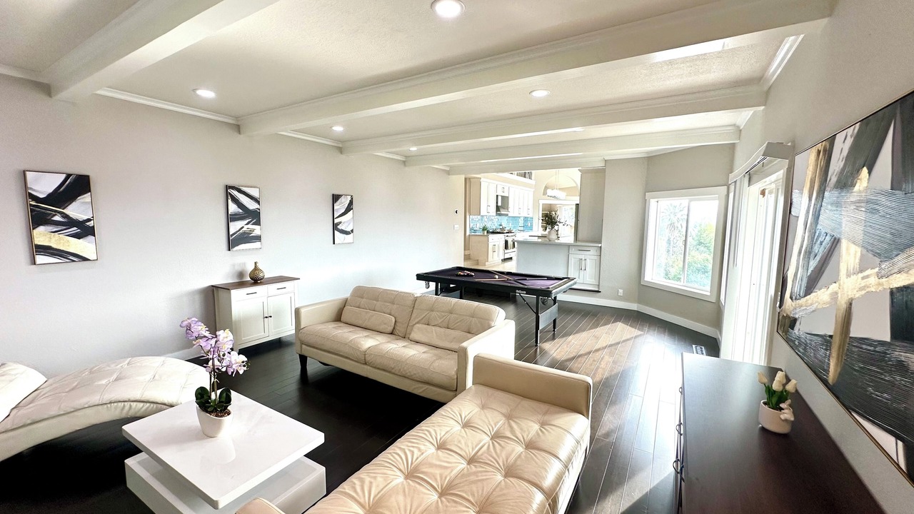 Photo of Livingroom in East Foothills