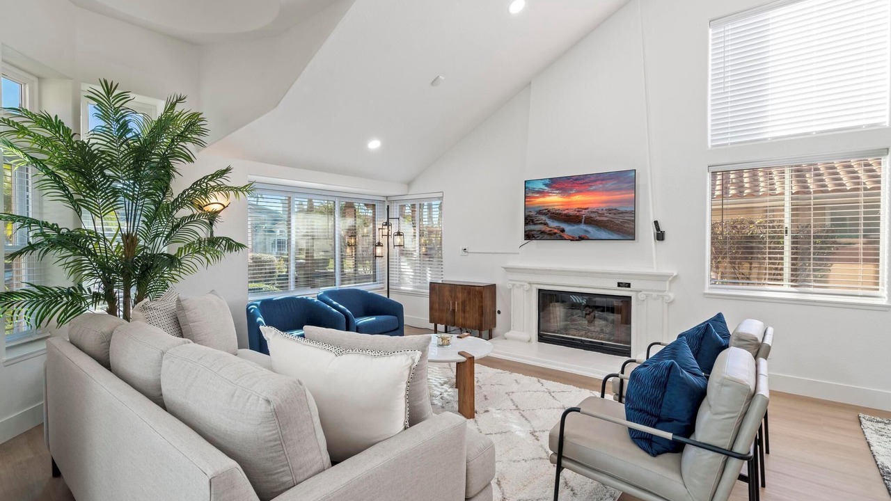 Photo of Livingroom in Bonita Long Canyon