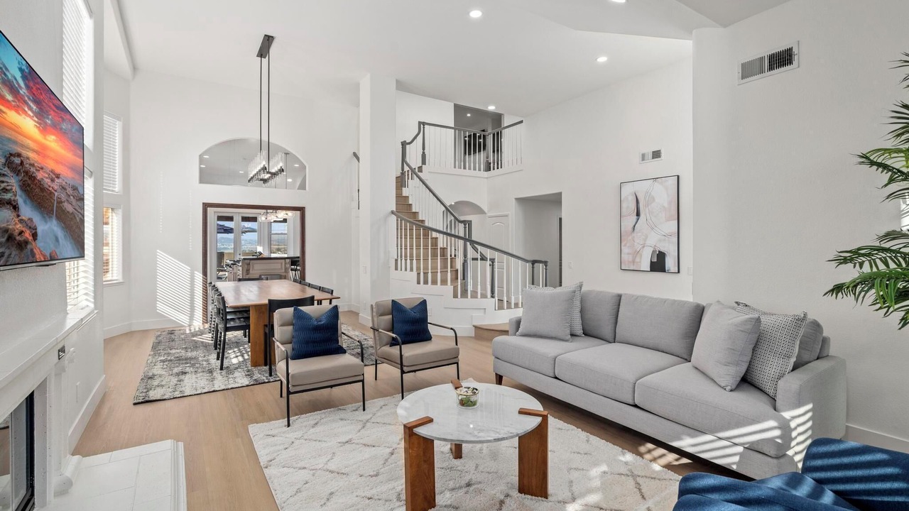 Photo of Livingroom in Bonita Long Canyon