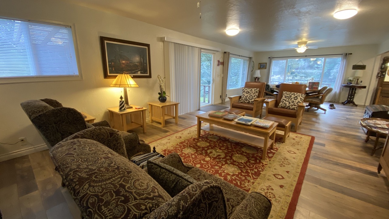 Photo of Bedroom in Scottsburg