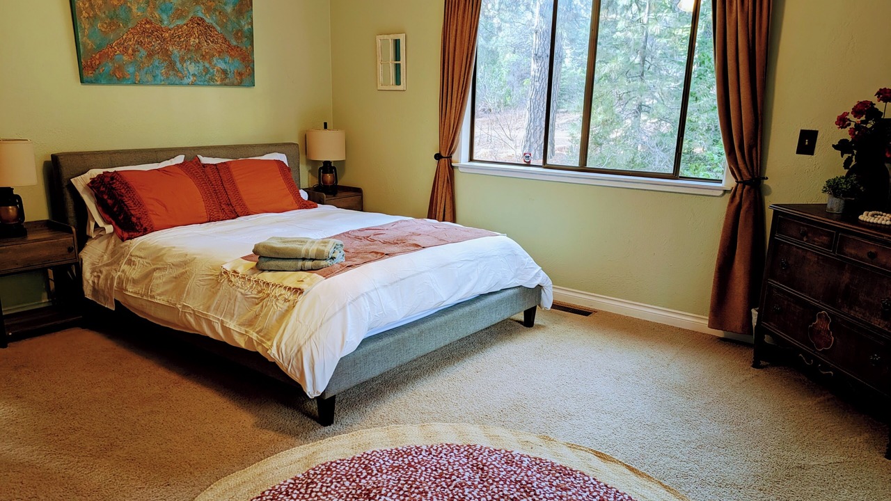 Photo of Bedroom in Mount Shasta