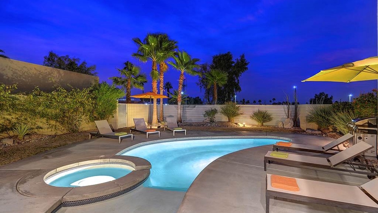 Photo of Outdoor in Racquet Club Estates