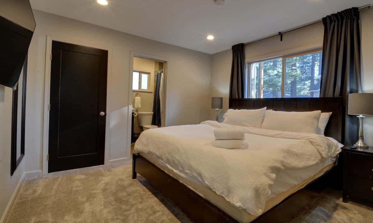 Photo of Bedroom in Tahoe Island