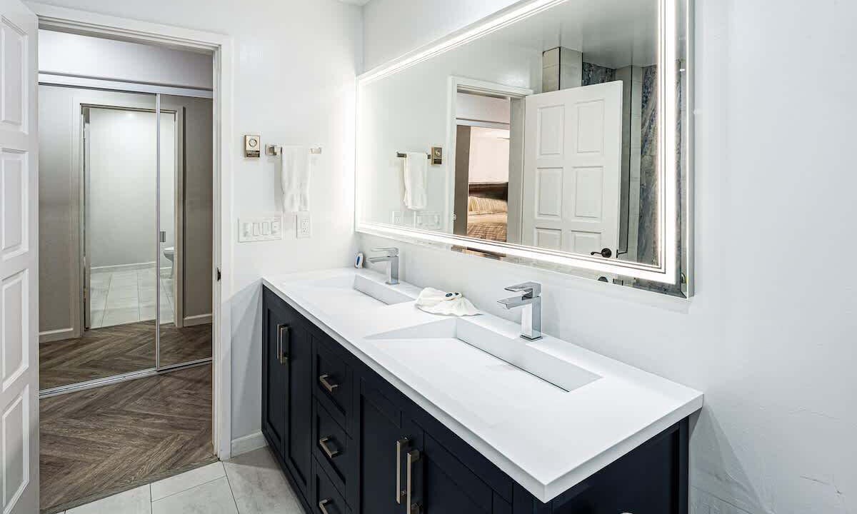 Photo of Bathroom in Avalon
