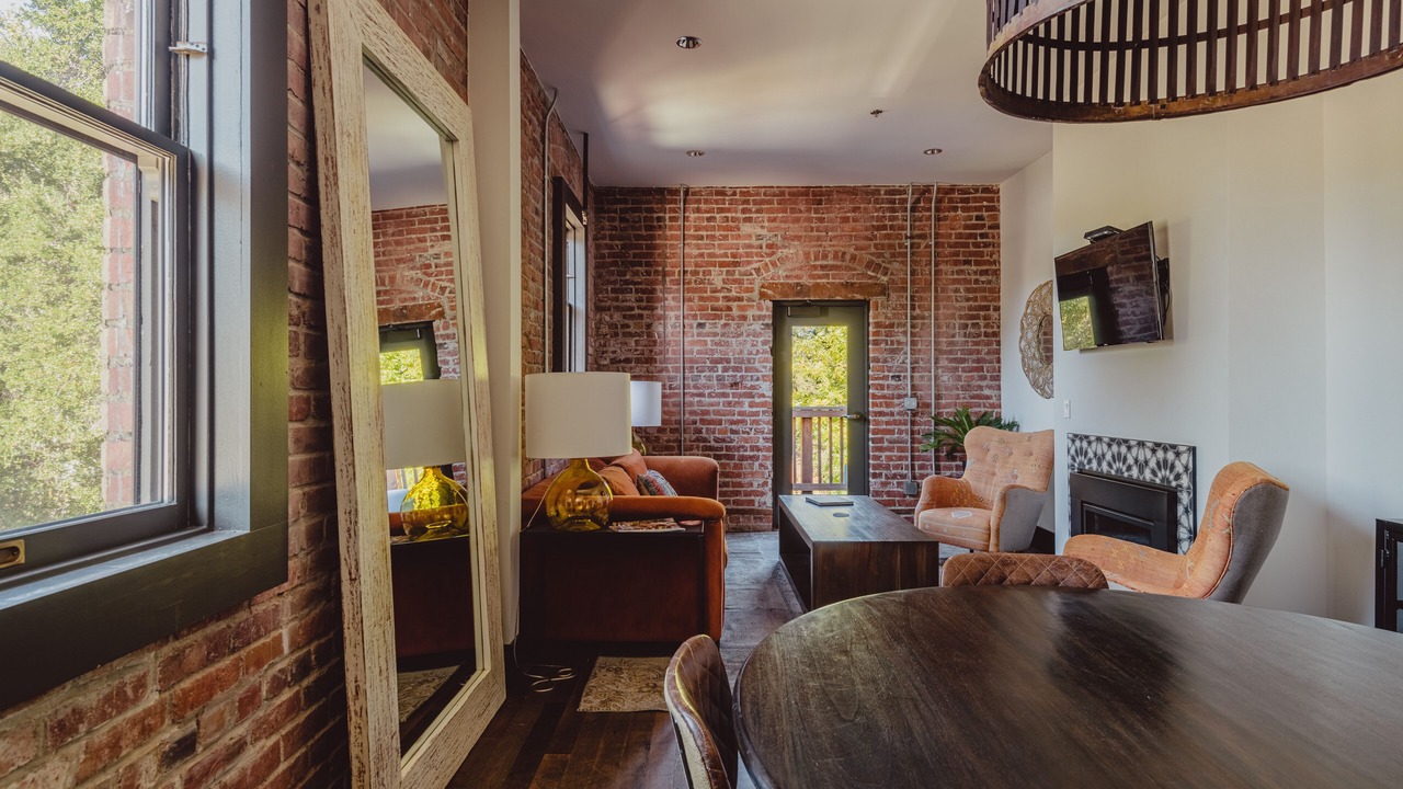 Photo of Livingroom in Downtown