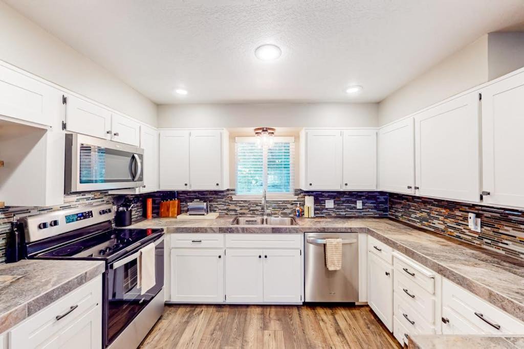 Photo of Kitchen in Groveland