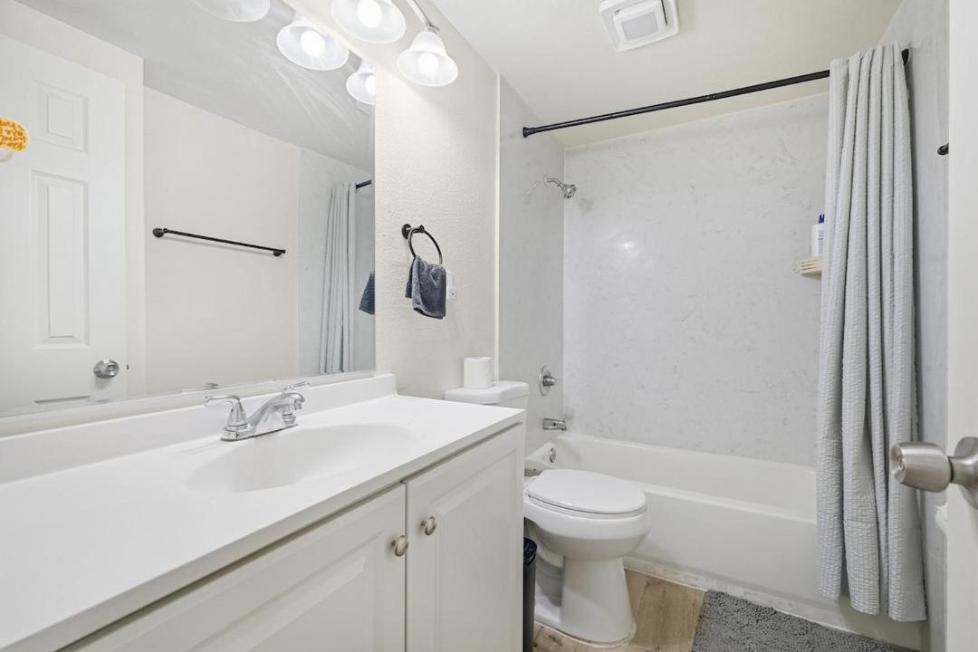 Photo of Bathroom in Tennyson - Alquire