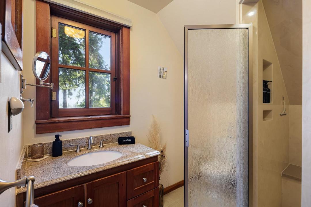 Photo of Bathroom in College Hill