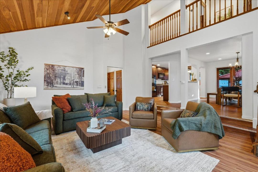 Photo of Livingroom in Yosemite West