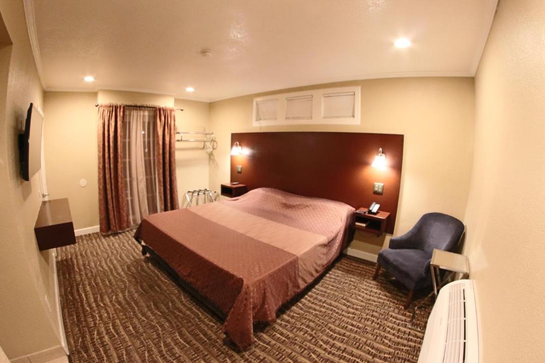 Photo of Bedroom in Downtown Riverside