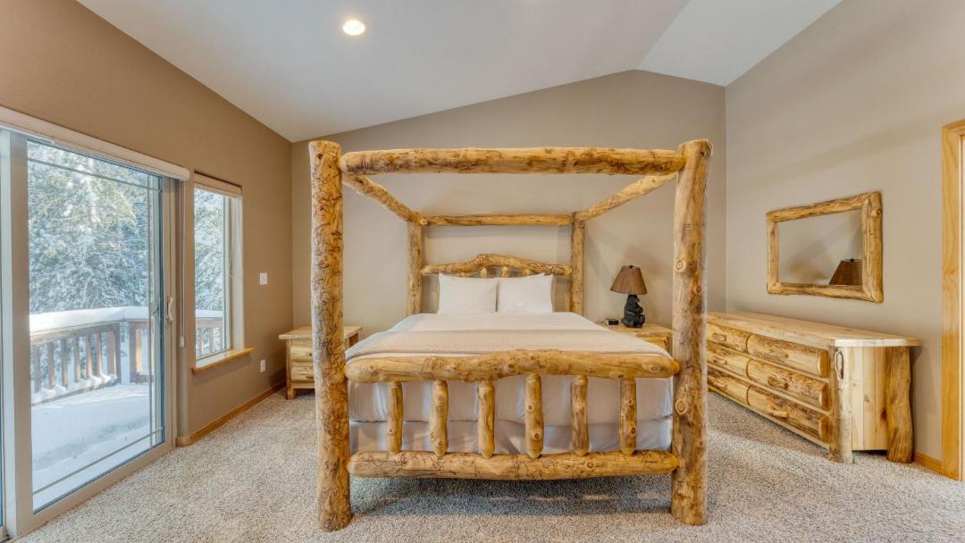 Photo of Bedroom in Country Club Estates
