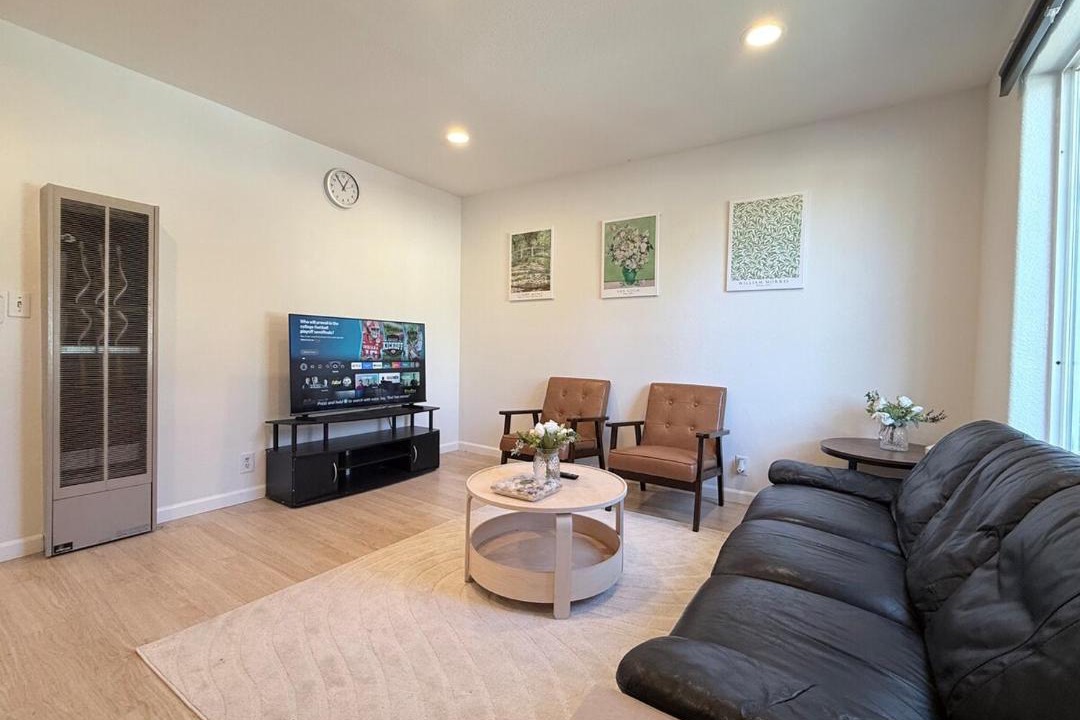 Photo of Livingroom in North Central