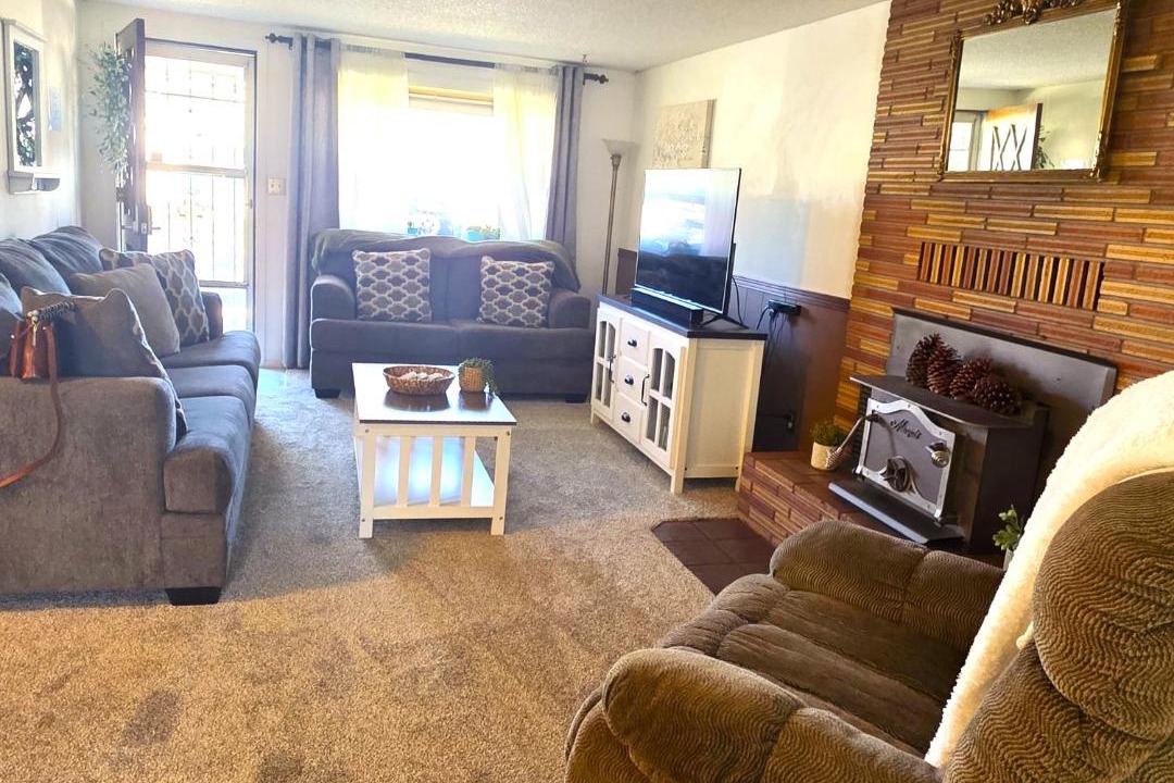 Photo of Livingroom in Downtown Klamath Falls