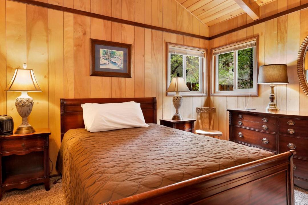 Photo of Bedroom in Fawnskin