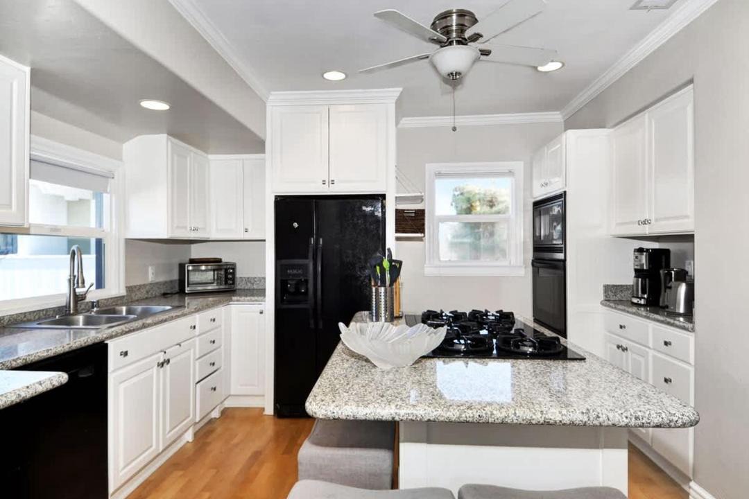 Photo of Kitchen in Balboa Peninsula