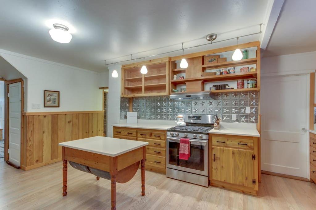 Photo of Kitchen in McKenzie Bridge