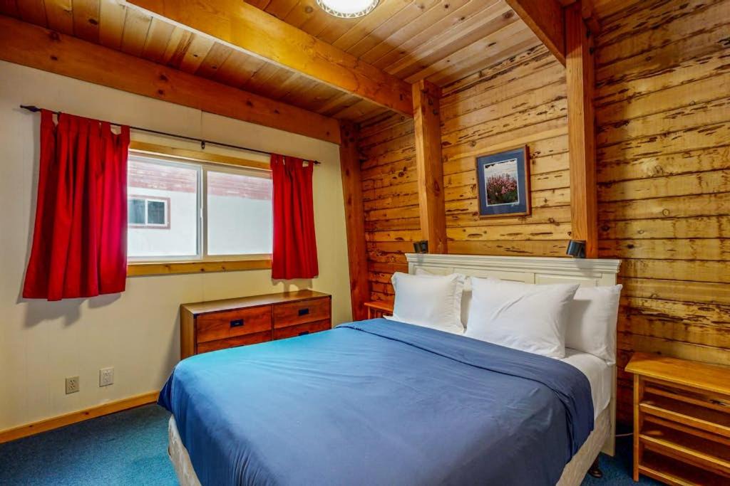 Photo of Bedroom in Serene Lakes