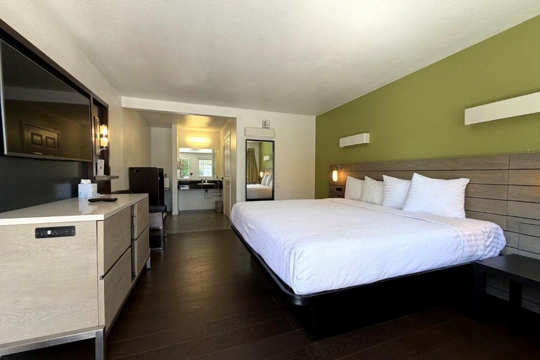 Photo of Bedroom in Munras Avenue