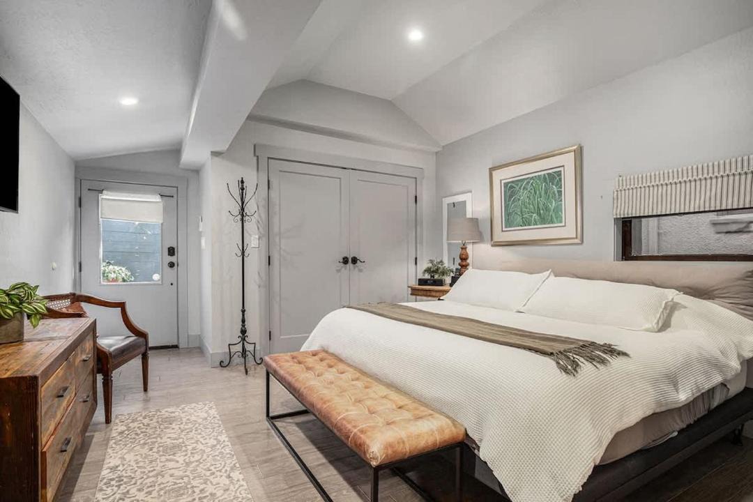 Photo of Bedroom in Upper Telegraph