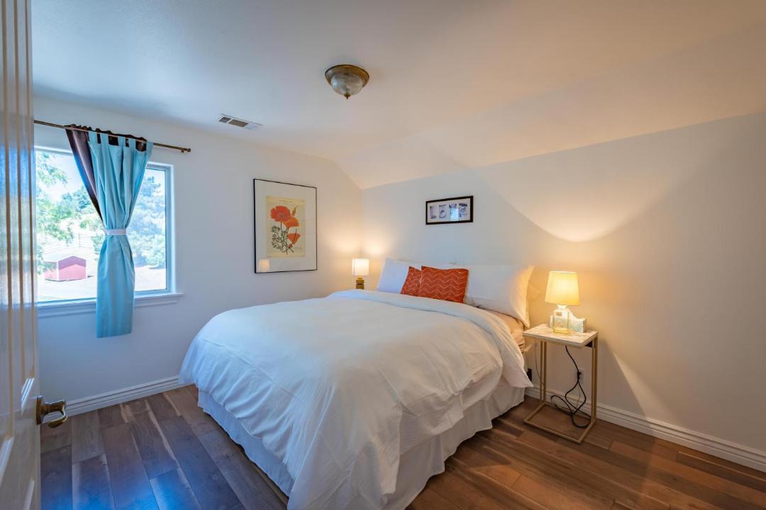 Photo of Bedroom in Templeton