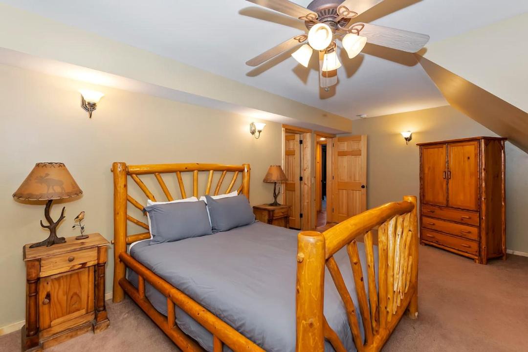 Photo of Bedroom in Summit Estates