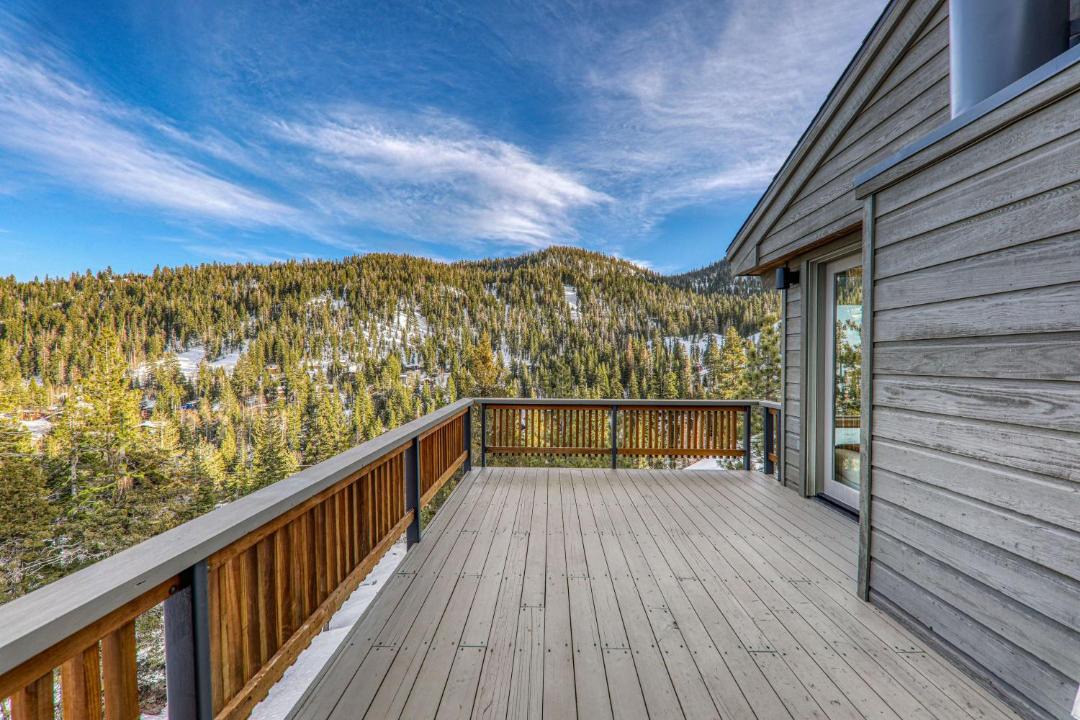 Photo of Patio Balcony in Alpine Meadows