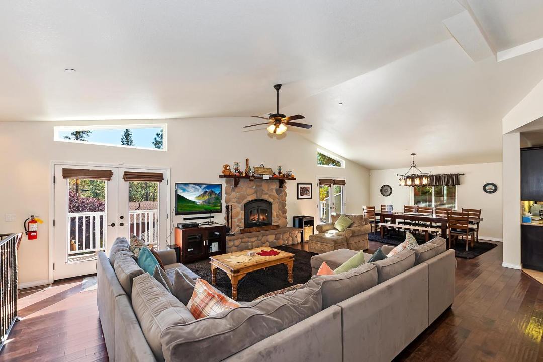 Photo of Livingroom in Whispering Forest