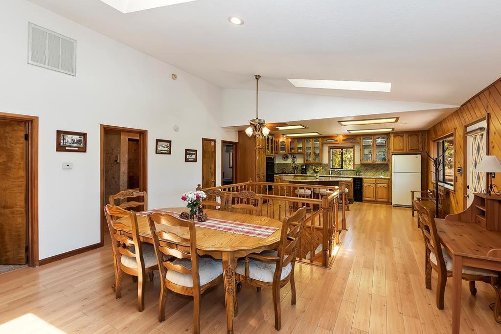 Photo of Livingroom in Fawnskin