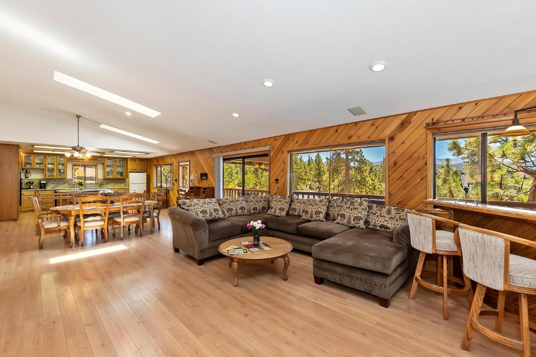 Photo of Livingroom in Fawnskin