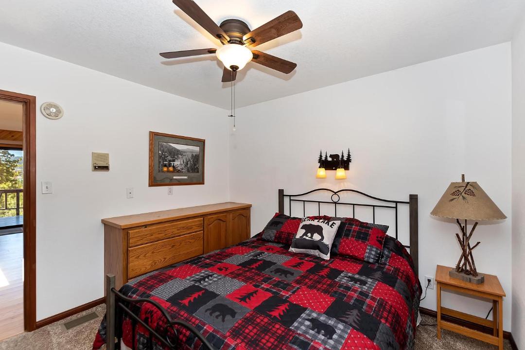 Photo of Bedroom in Fawnskin